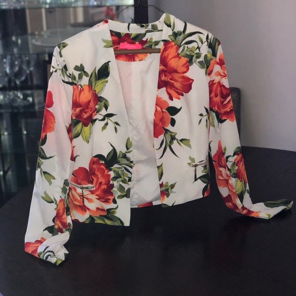 Floral blazer with matching shorts - Picture 4 of 6